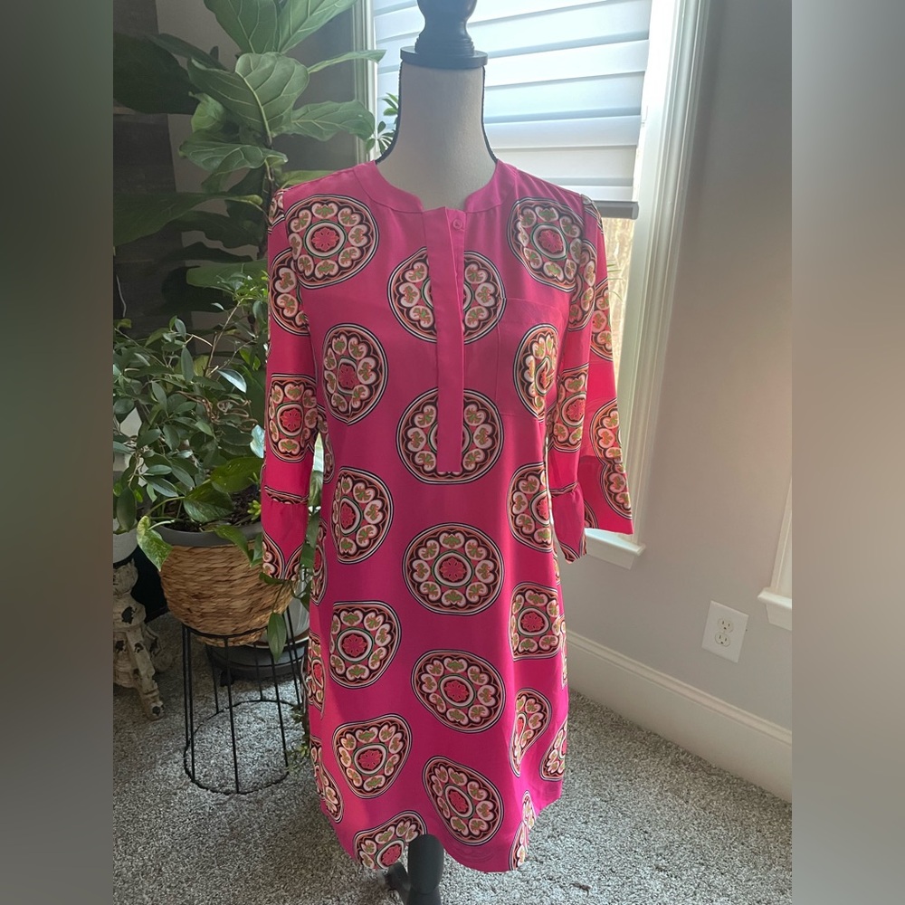 Crown & Ivy Woman’s Shift Dress in SZ 6 in gently used